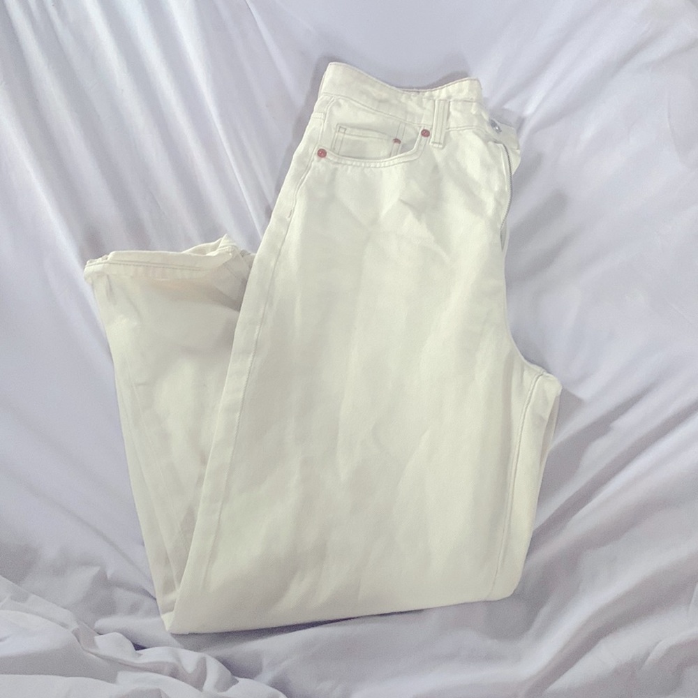New!! Off white jeans ready to be worn. Excellent condition only worn once